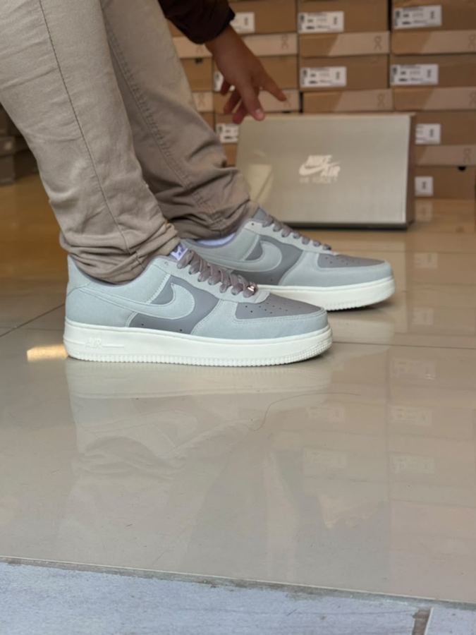 Tênis AirForce Cromo/Gelo